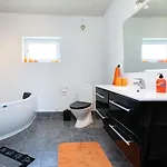 8 Person In Vaeggerlose * Bøtø By