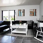 8 Person In Vaeggerlose * Bøtø By