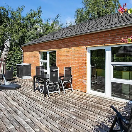 8 Person In Vaeggerlose