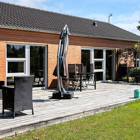 8 Person In Vaeggerlose * Bøtø By