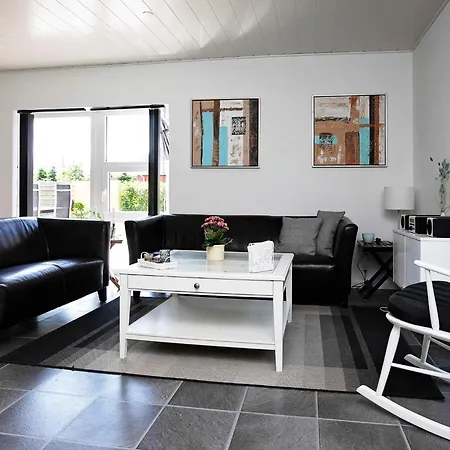 8 Person In Vaeggerlose * Bøtø By