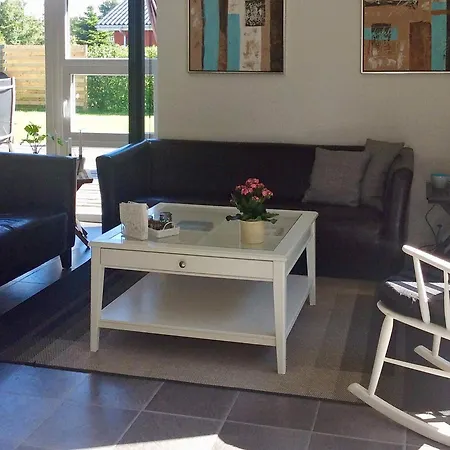 8 Person In Vaeggerlose * Bøtø By