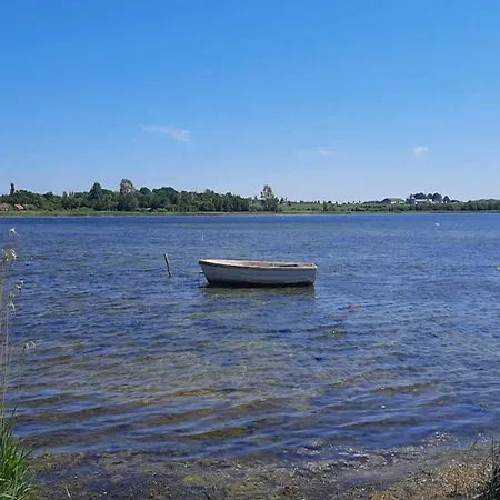 8 Person In Vaeggerlose Bøtø By
