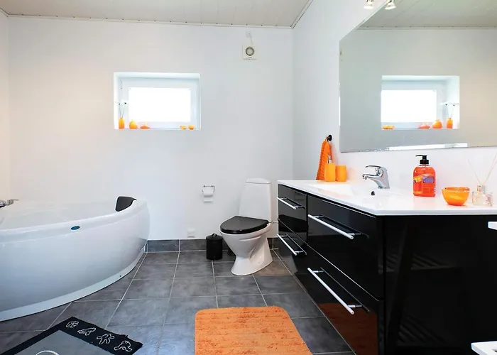 8 Person In Vaeggerlose * Bøtø By