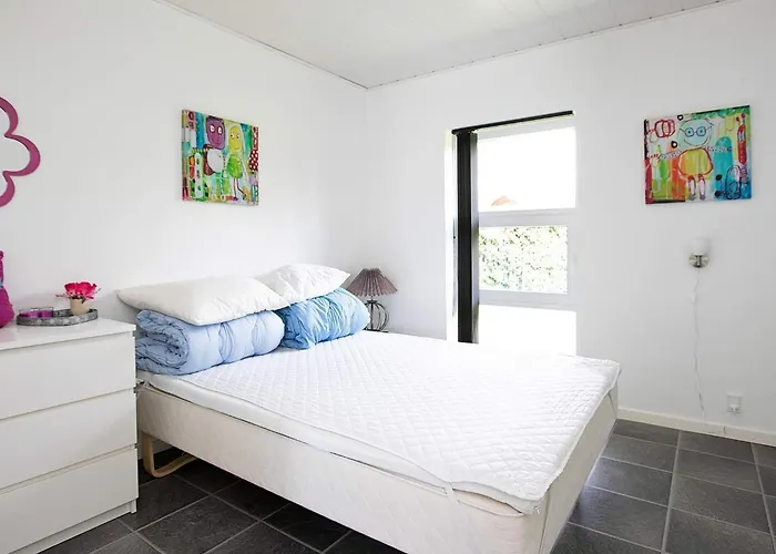 8 Person In Vaeggerlose Feriehus Bøtø By