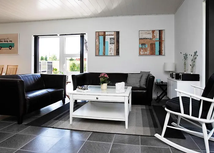 8 Person In Vaeggerlose * Bøtø By
